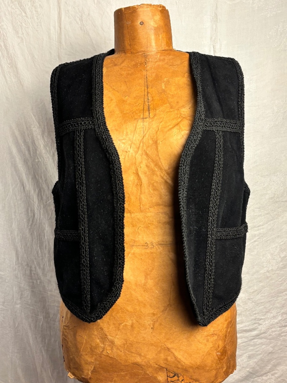 Vintage 1990s G-III Black Suede Leather Vest w/ Lace Trim Sz. L